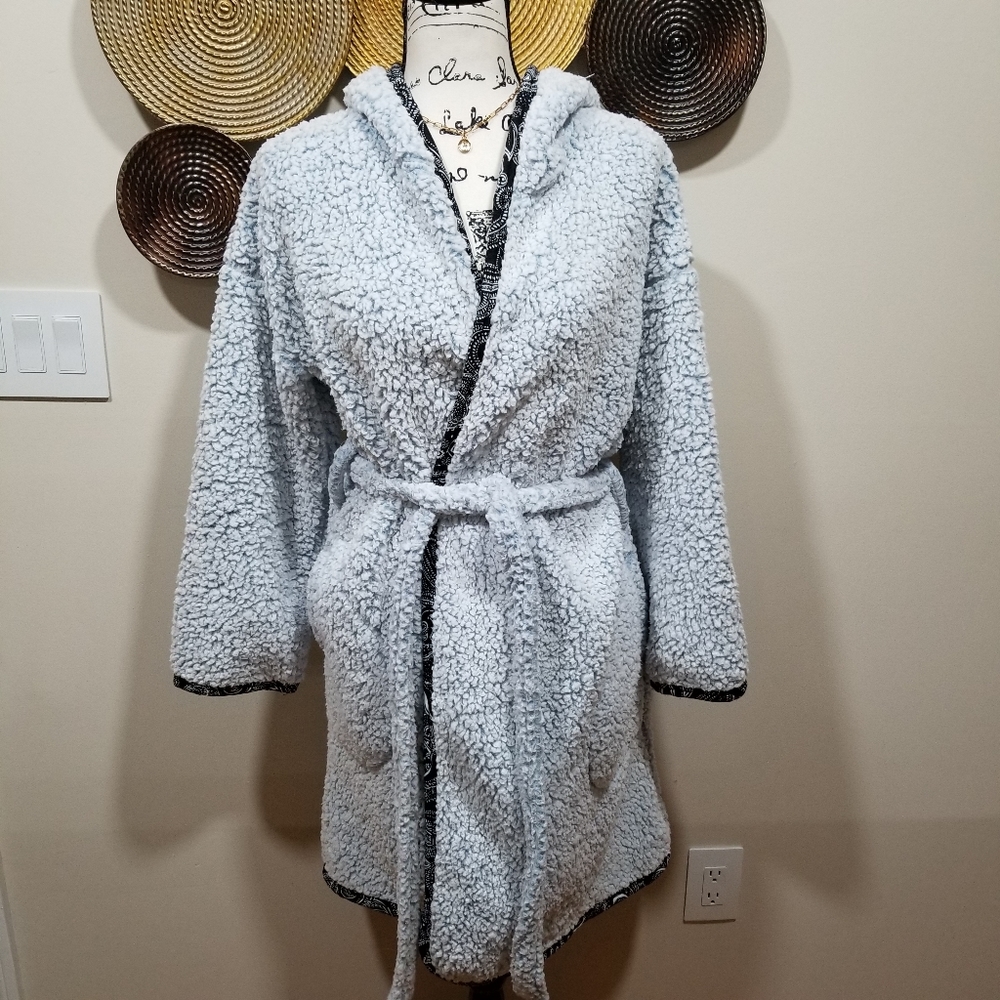 VERA BRADLEY Teddy Coat With Pockets On The Sides And Hood And Tie Color.